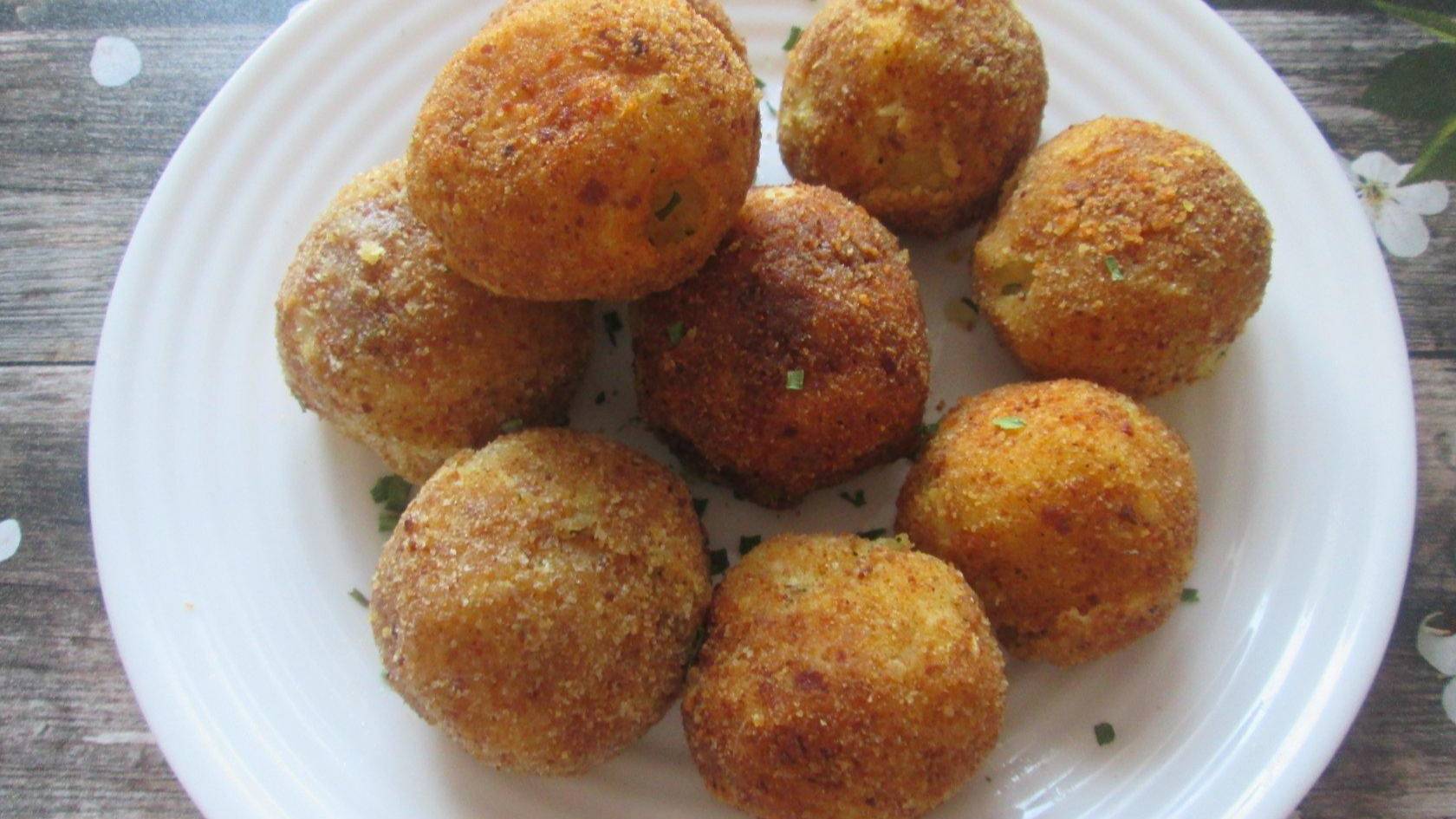 Картофельные шарики из пюре с хрустящей корочкой смотреть онлайн