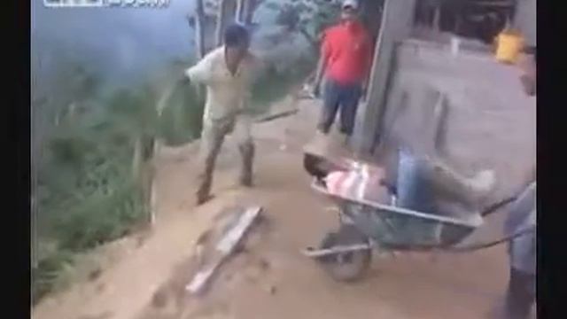 Жесткий прикол над спящим другом