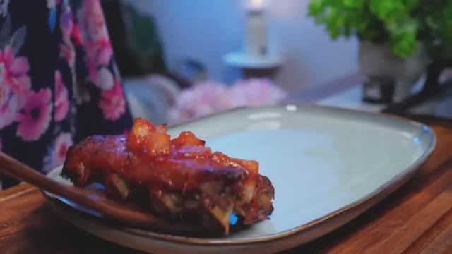 Сочные свиные ребрышки с ананасовой глазурью смотреть онлайн