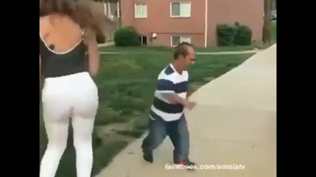 КАРЛИК, И, ДЕВУШКА, С, ХОРОШЕЙ ,ЖОПОЙ . смотреть онлайн