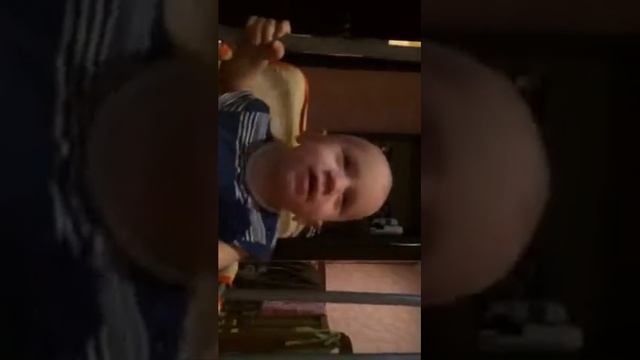 Ребёнок спит!Рота подъём))) смотреть онлайн