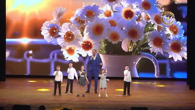 Народная вокальная студия «Вероника» МБУК ДК "Меридиан", поют дети. смотреть онлайн