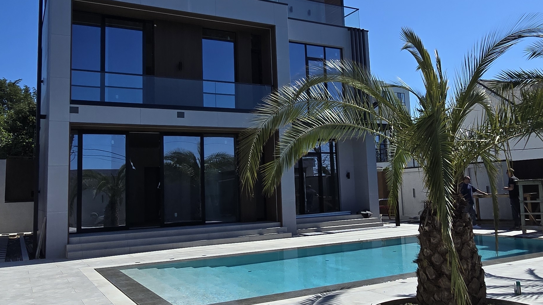 Очень крутая хай-тек вилла с большим бассейном смотреть онлайн