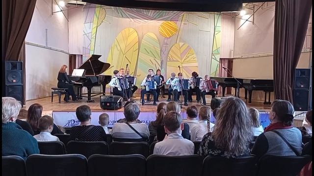 Ансамбль аккордеонистов. Ю. Лихачёв «Фантазия на темы песен о войне». смотреть онлайн