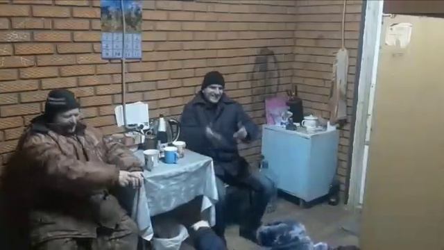 Прикол Сообразим на троих смотреть онлайн