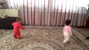 Опа сингиллар танцует