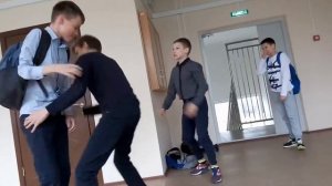 Засунули в женский туалет))