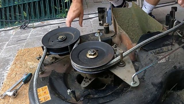 Rasentraktor Mastercute 55-150 wechsel des Antriebsriemen des Schneidewerks смотреть онлайн