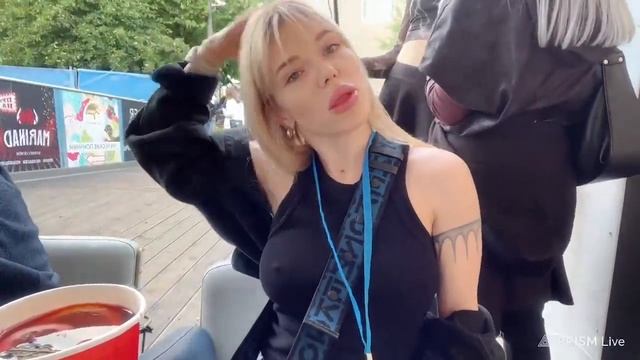 сильно видно соски у стримершы SORABI