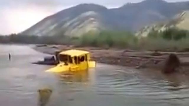 Авто прикол К 700 Кировец выезд из воды смотреть онлайн