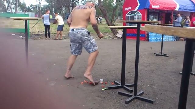 Алкаш на рок-фестивале.mp4