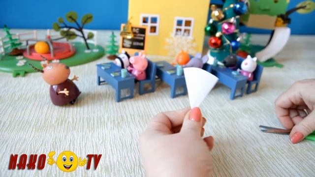 Свинка Пеппа Мультик из игрушек Свинка Пеппа в школе с мадам Газель делают бумажную снежинку Peppa