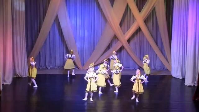 Матрешки - Образцовый танцевальный коллектив "Родничок"/февраль 2020 смотреть онлайн