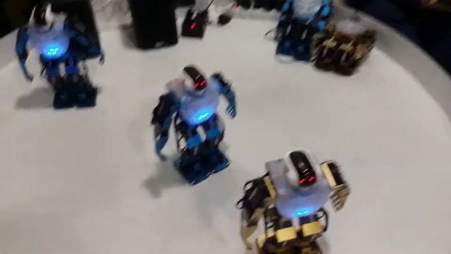 Танец роботов на фестивале "Бал роботов". смотреть онлайн