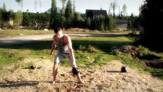 Жонглирование гирями, крутилки с бревном.