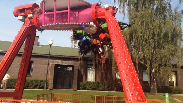 Аттракцион в Парке Горького смотреть онлайн