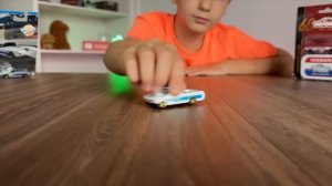 Марк распаковывает новые редкие Hot Wheels и машинки Majorette