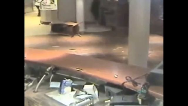 ВОТ ЭТО ПРИКОЛ ОН ЕДЕТ БЕЗ РУЛЯ МАСТЕР СВОЕГО ДЕЛА\ THIS IS A JOKE HE RIDES WITHOUT A STEERING WHEE смотреть онлайн