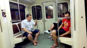 Алкаш в метро жжот