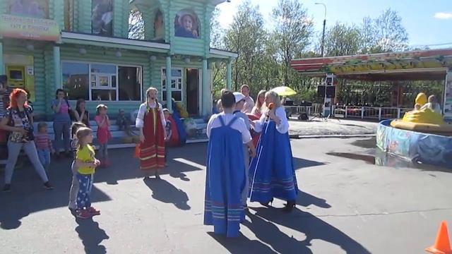 Забег с колясками в парке аттракционов на семечке г.Мурманск смотреть онлайн