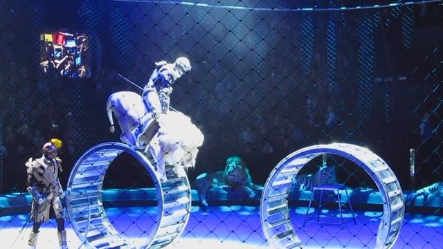 Прыжок верхом на льве