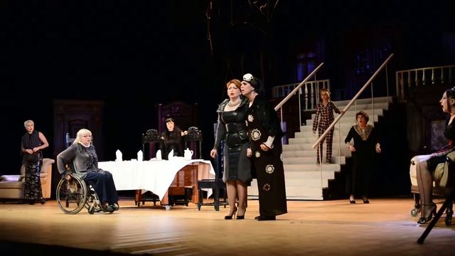 Восемь женщин смотреть онлайн