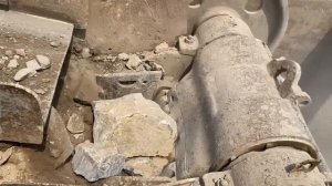 Строительство, дробление щебёнки