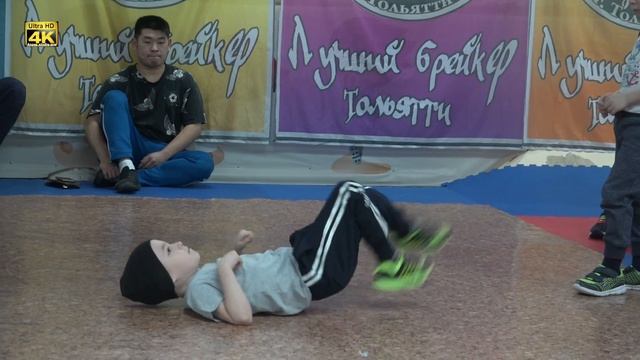 На лучшего среди юниоров брейк данс