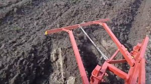 Трактор Т-25 и плуг Л-101 творят чудеса, ну и конечно правильная настройка)