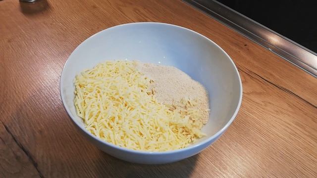 Картофельное пюре и ароматная рыба под золотистой корочкой в духовке.