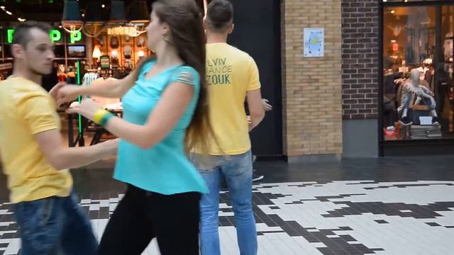 ЛЬВІВ ТАНЦЮЄ ZOUK /  ТЦ«FORUM»  Приєднюйся! Студія «ЗУК ЛЬВІВ»
