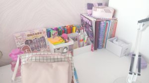 Собираю рюкзак в школу и у меня 6 уроков.(~живя полной силой~).