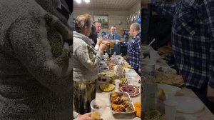 За столом . / ГАРДЕЙ И ИВАНЫЧ #shortsvideo #а4 #рекомендации #рек #россия #тренды #топ #ютуб #мир