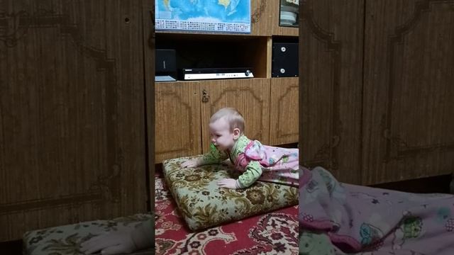 Юная гимнастка Мира