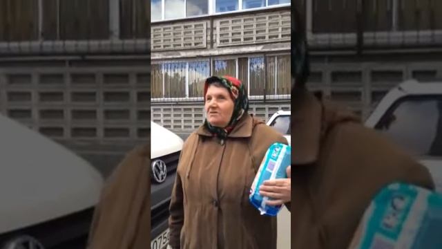 ПРИКОЛОЛАСЬ БАБУЛЬКА!!! смотреть онлайн