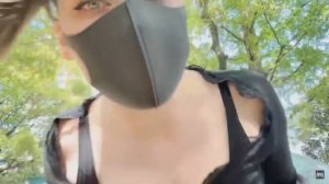 Алина Рин показывает гpудь... и парк