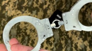 Трофейные наручники БКС-1 Росгвардии