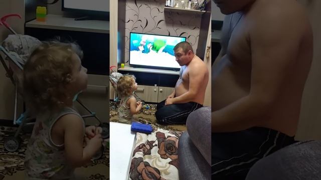 Дочь ругается с папой!