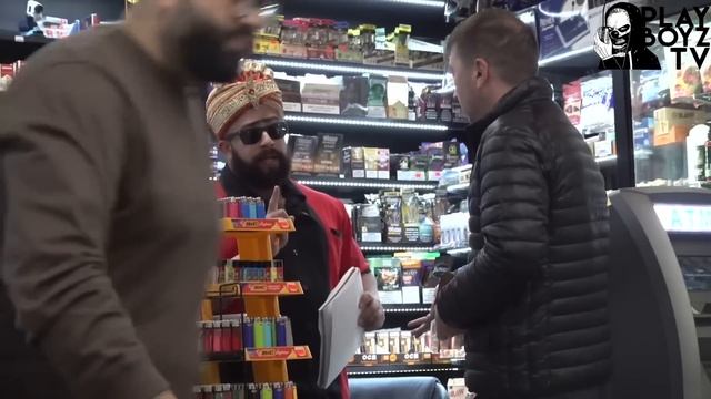 КАССИР-СКАМЕР ИЗ ИНДИИ КОШМАРИТ КЛИЕНТОВ (ПРАНК) смотреть онлайн