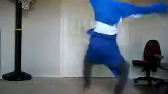 Самый нереальный брейк данс как он это делает смотреть онлайн