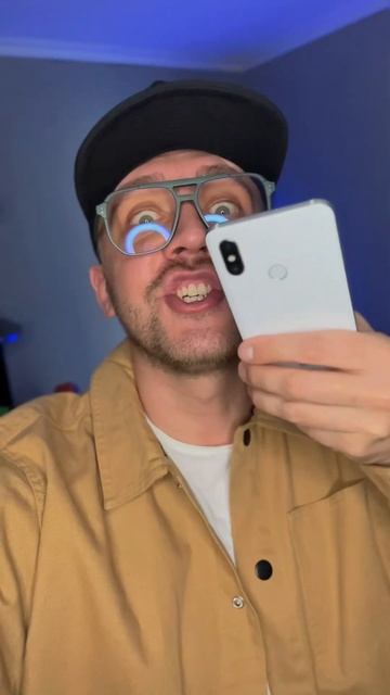 ПОПРОСИЛА СФОТКАТЬ 😂😂 Ты знаешь кому отправить! (Смешное видео, приколы, юмор, угар, мемы) смотреть онлайн