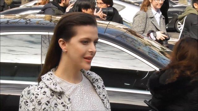 Brittany Peltz and mother Claudia Heffner @ Paris Fashion Week 5 march 2018 show Valli # PFW mars смотреть онлайн