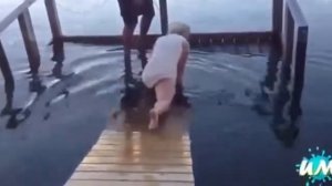 Что творят пьяные бабы! drunk girl самые ржачные приколы!