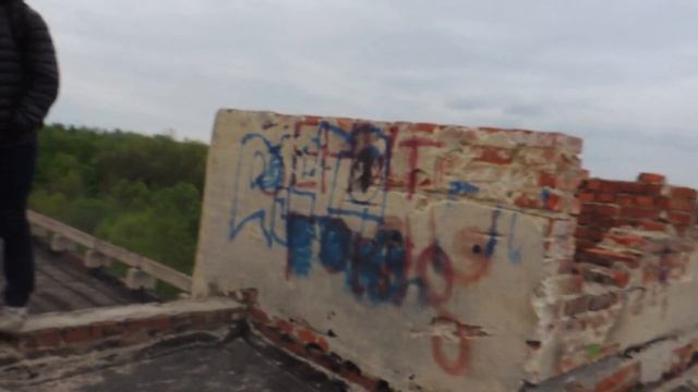 ПАРКУР НА СТРОЙКЕ . ОПАСНЫЙ ПРЫЖОК НА НИКОН ! смотреть онлайн