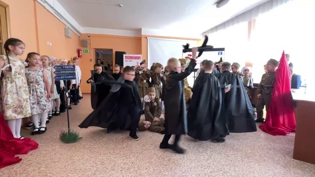 Инсценировка песни :
«Месяц май»
Юля Паршута. смотреть онлайн