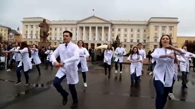 Танцевальный флешмоб прошел на площади Ленина в День здоровья