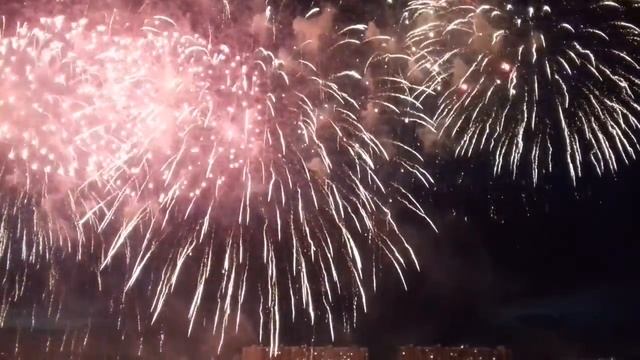 Фейерверк-шоу Братеевский каскадный парк 23.07 смотреть онлайн