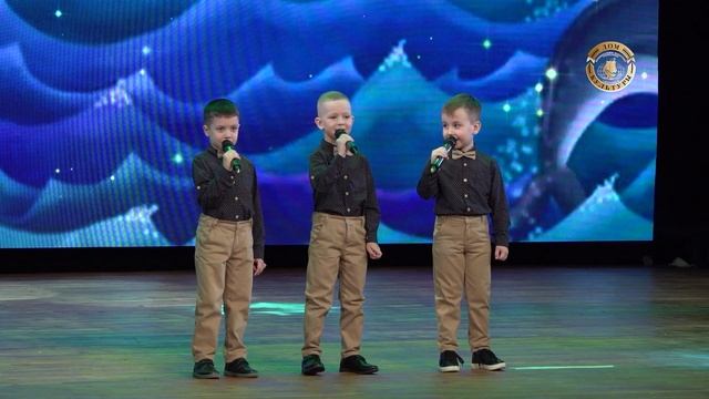 Песня из концерта Народной вокальной студии «Вероника». смотреть онлайн