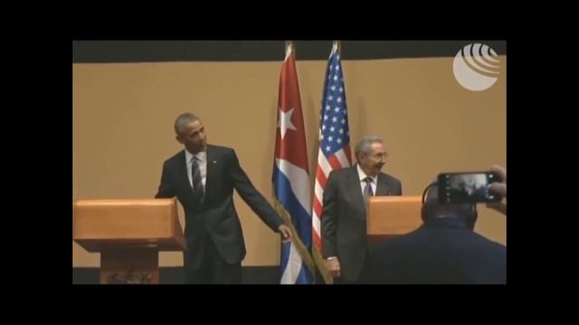 Рукопожатие Обама и Кастро. Рука Обамы. Визит Обамы на Кубу.Обама прикол.