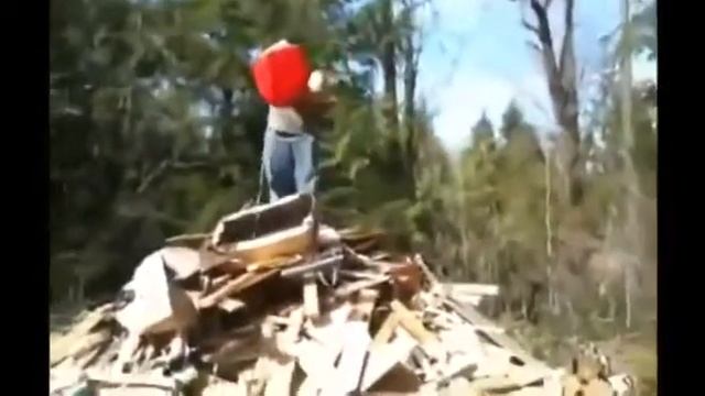 Прикол! Как быстро развести костер Кандидат на премию Дарвина смотреть онлайн
